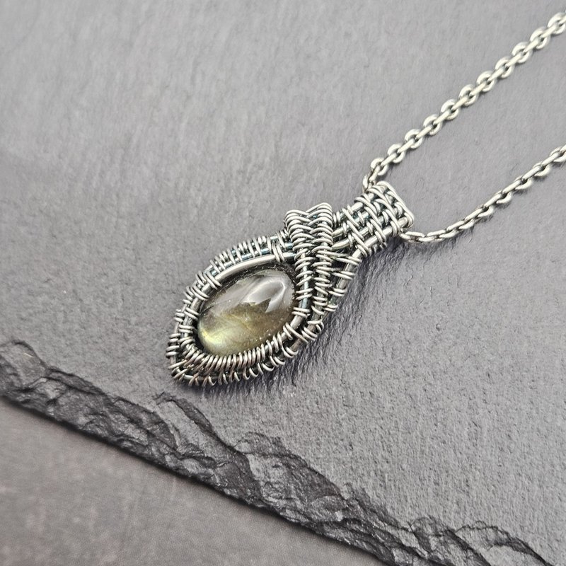 Labradorite Wire Wrapped Pendant , Silver , Oxidized - สร้อยคอ - เงินแท้ สีเขียว