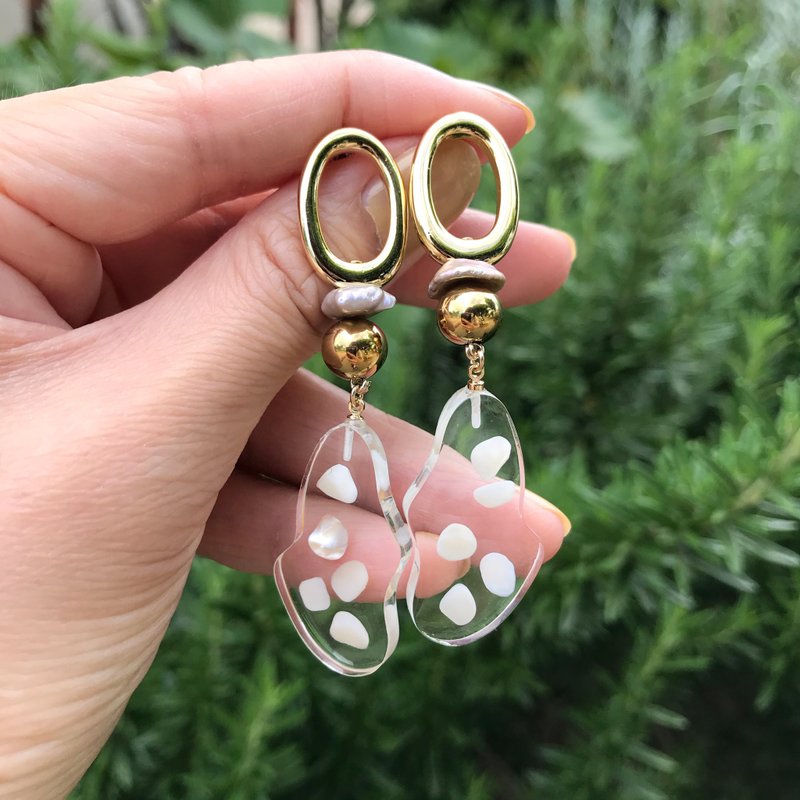 Gold clear parts earrings - 耳環/耳夾/耳骨夾 - 壓克力 金色