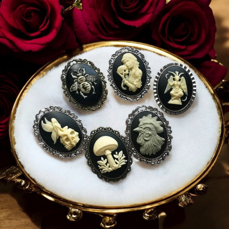 Cameo Brooch 45-53 - 胸針 - 塑膠 黑色