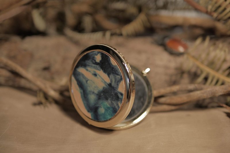 Shadow the sea | rendering leather mirror | Bronze mirror | round | Blue - อุปกรณ์แต่งหน้า/กระจก/หวี - หนังแท้ สีน้ำเงิน