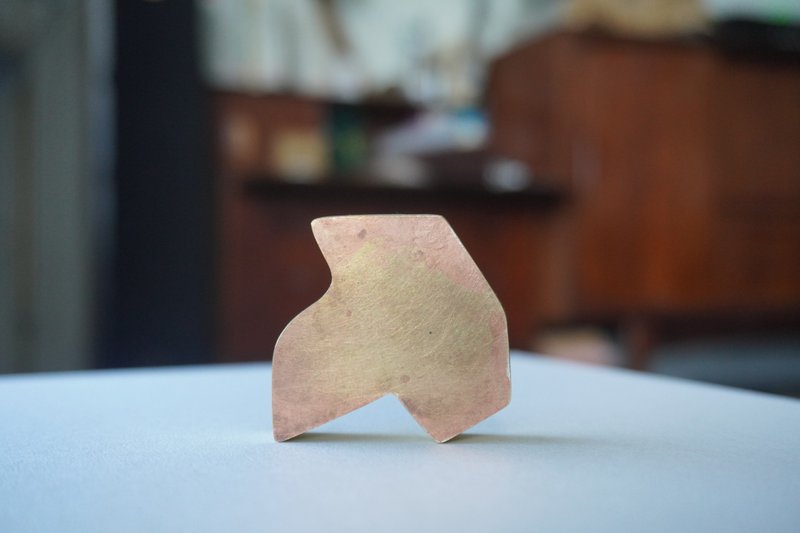 黃銅迷你花器-偶蹄粉絲瓶 - 裝飾/擺設  - 銅/黃銅 金色