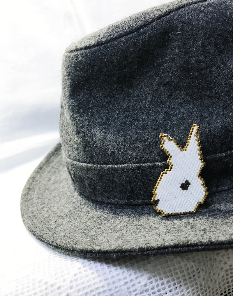 小白兔襟針 Little Rabbit Brooch (BR1702JS) - 胸針 - 其他材質 白色
