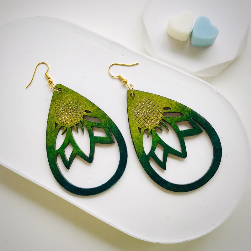 Earrings, Green and Yellow Drawn, Wood, Big Dangle Earring - 耳環/耳夾/耳骨夾 - 木頭 綠色