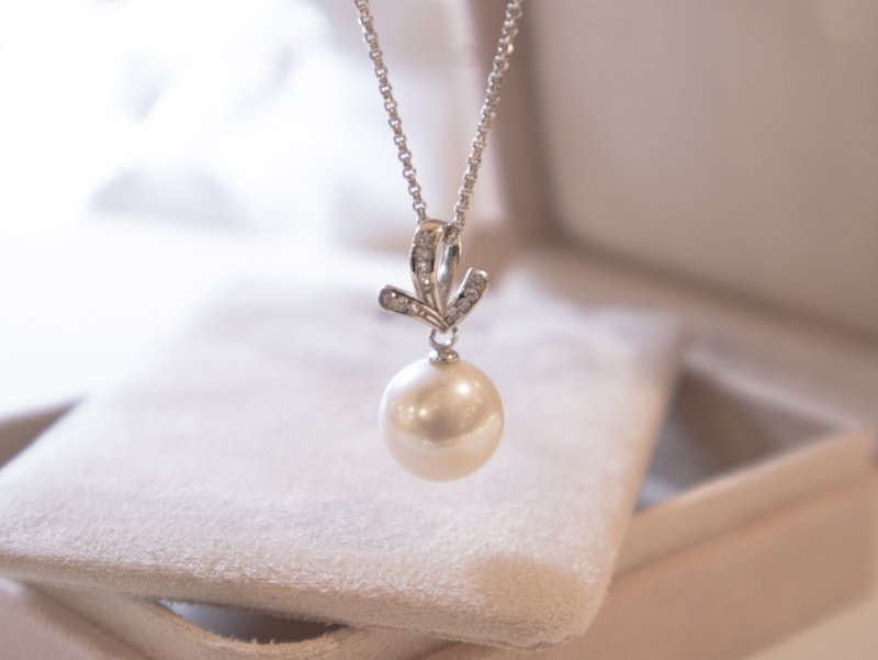 925純銀正圓11-11.5mm 天然淡水珍珠-葉子閃石吊墜項鍊 - 項鍊 - 珍珠 白色