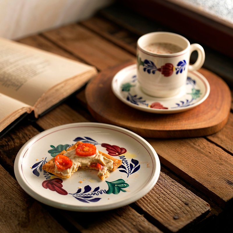 Vintage handpainted Boerenbont pastry / breakfast plate made by Boch - Teapots & Teacups - Porcelain Multicolor