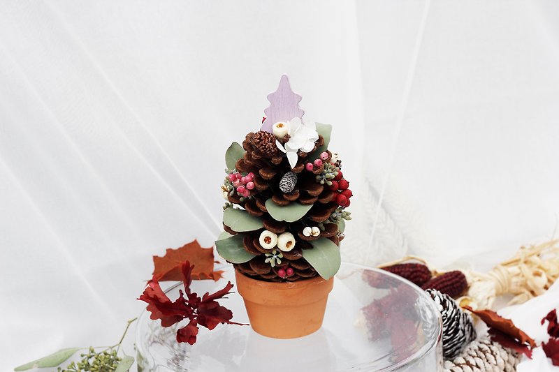 Christmas Tree / Pinecons Christmas Tree / Christmas Gifts / Exchange Gifts / Decorations / Squirrel / Ceramic Christmas Tree - ช่อดอกไม้แห้ง - พืช/ดอกไม้ หลากหลายสี