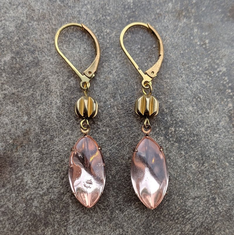 Vintage Pink Glass Brass Earrings - ต่างหู - แก้ว สึชมพู