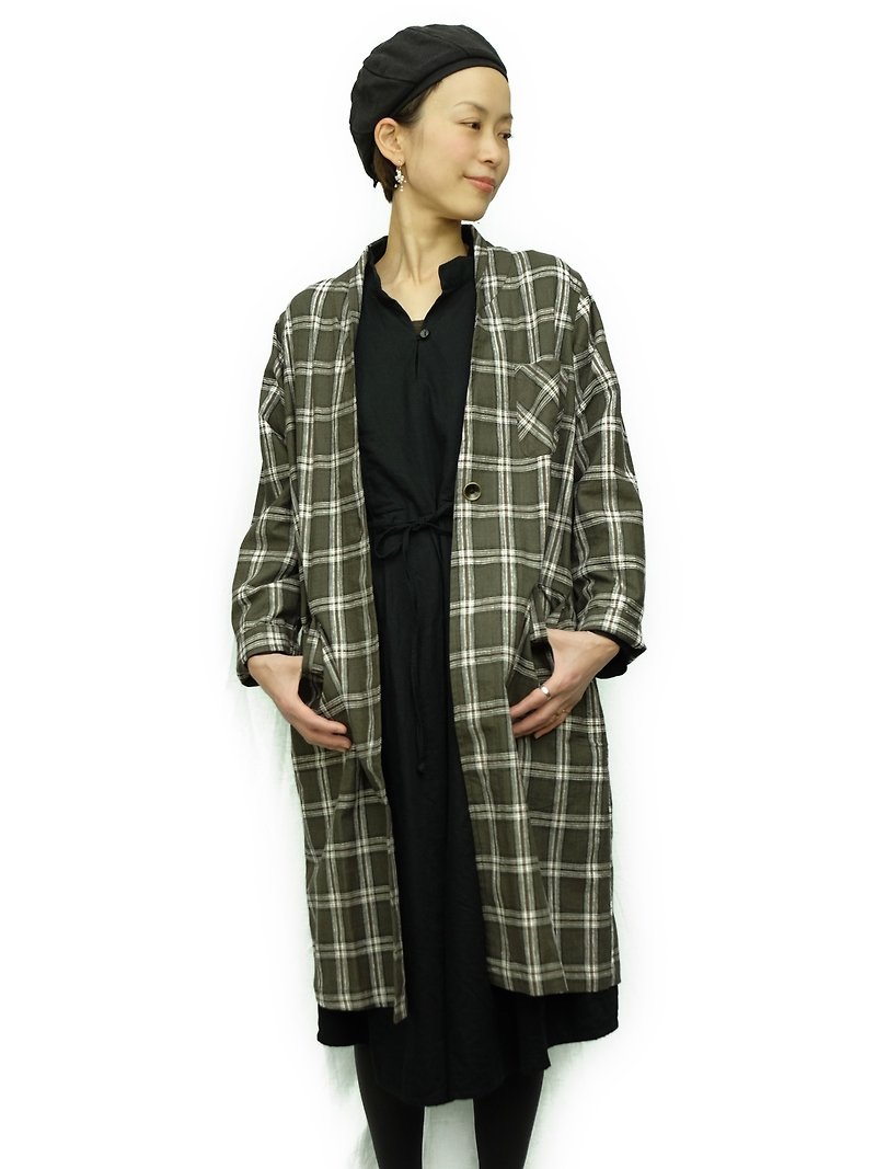 OMAKE  / omagown 亞麻單釦長袍 灰綠格紋 - 女大衣/外套 - 棉．麻 綠色