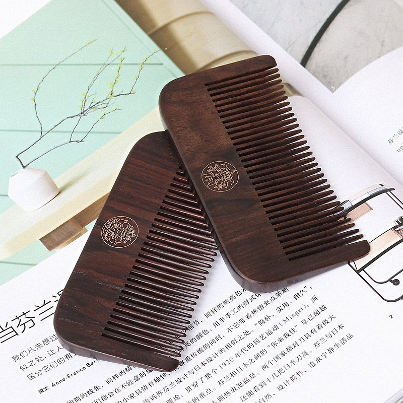 Weis only poetry dragon and lion comb brass silk purple sandalwood comb Valentine's Day gift custom lettering sandalwood comb - อุปกรณ์แต่งหน้า/กระจก/หวี - ไม้ 