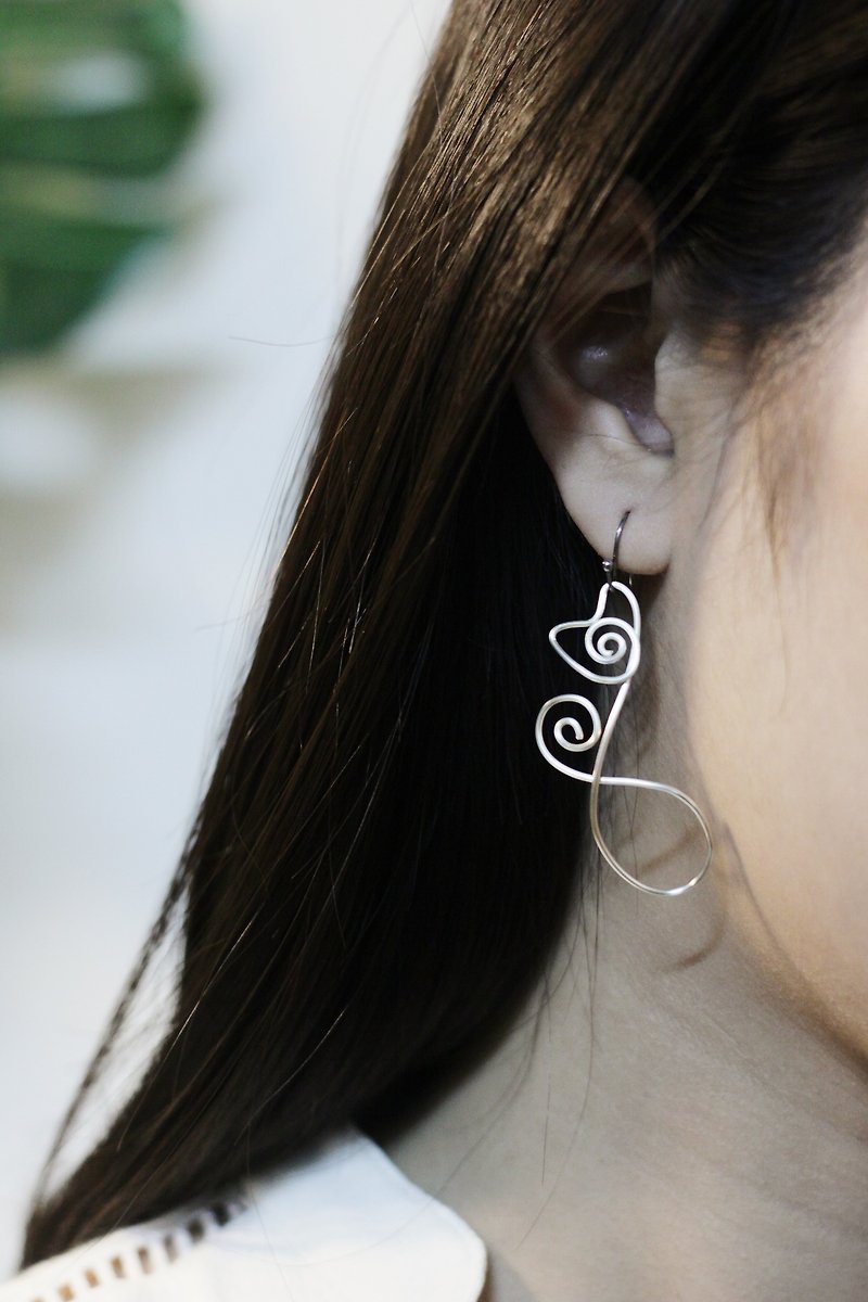 โลหะ ต่างหู สีใส - silver string cat earring