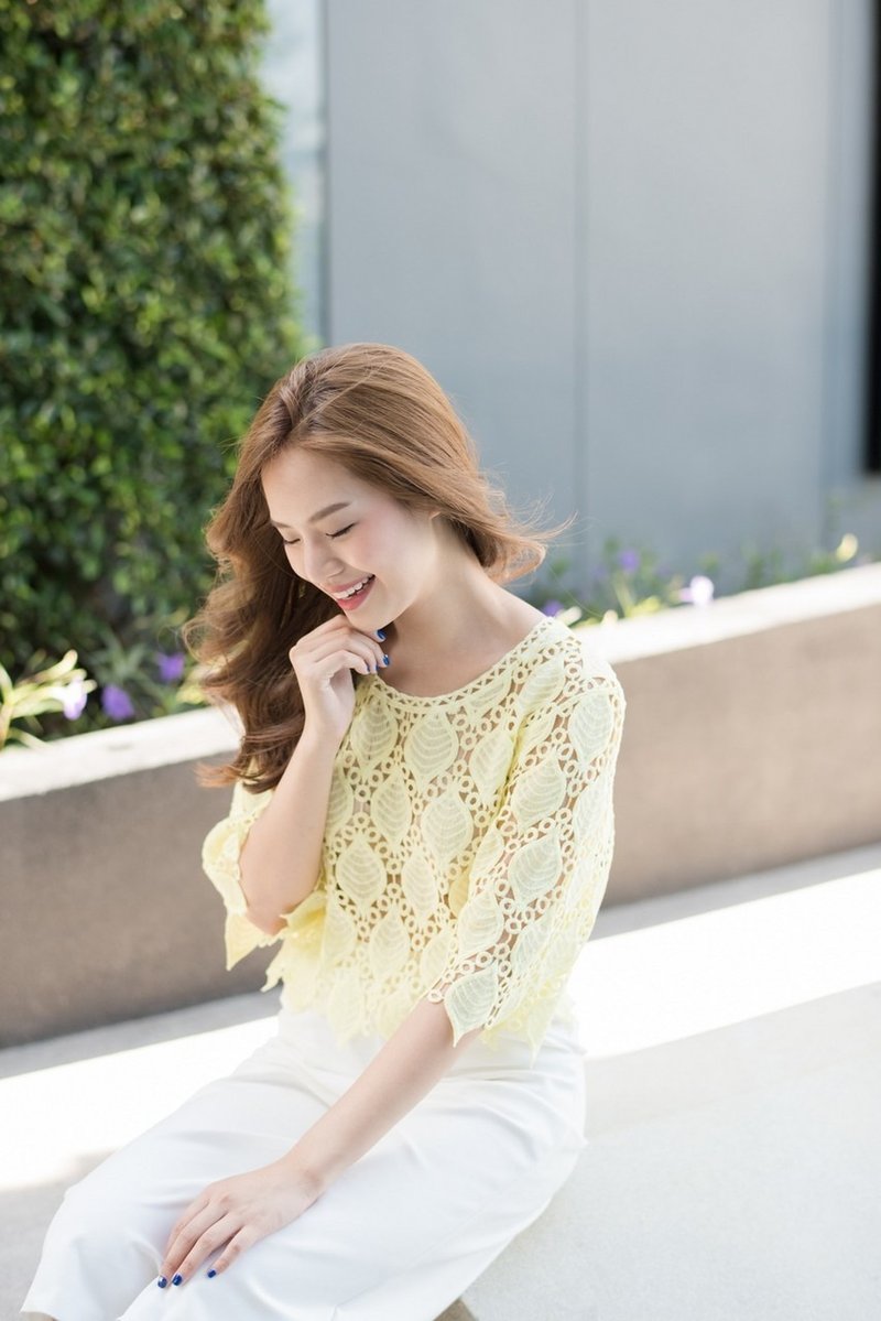 Honeybee lace crop - 女上衣/長袖上衣 - 其他材質 黃色