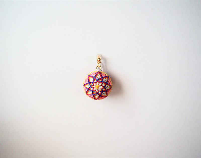 tachibanaya 日本的傳統工藝 手鞠球 刺繡 耳環 小球 粉色 - 耳環/耳夾 - 繡線 粉紅色
