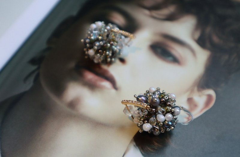 [Customized model] Flower girl handmade beaded braided earrings/out of stock - Earrings & Clip-ons - Glass 