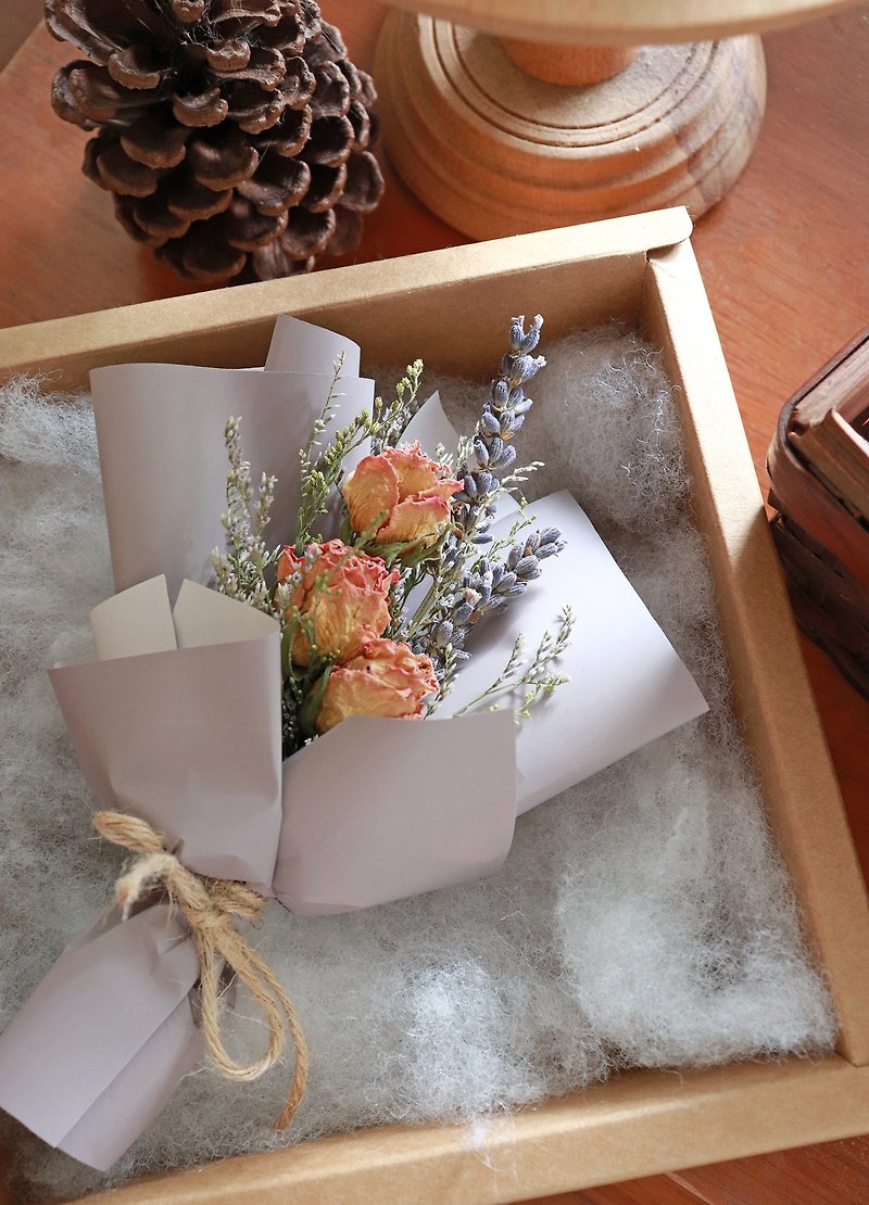 | Little Thoughts | - ミニブーケ - 贈り物用にお花を入れた小さなドライブーケ（包装箱付き） - ドライフラワー・ブーケ - 寄せ植え・花 多色