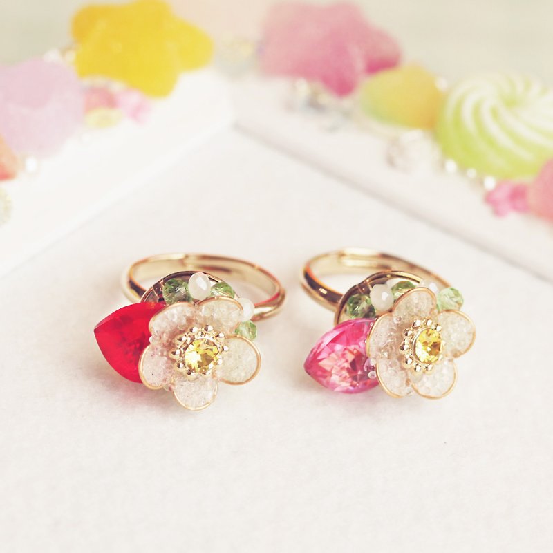 Handcrafted Floral Fantasy Strawberry Ring - แหวนทั่วไป - โลหะ สีแดง