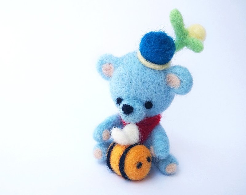 Needle Felted Blue Bear and Bee - 公仔/玩偶 - 羊毛 藍色