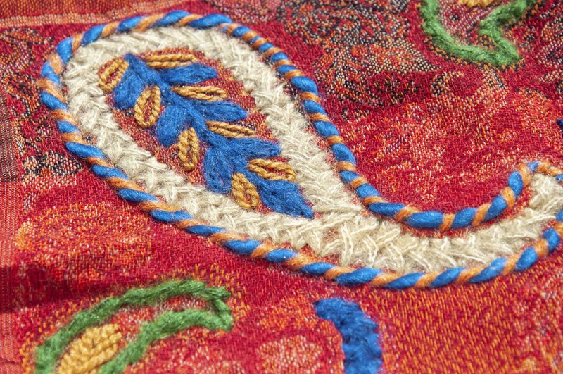 喀什米爾Cashmere/水煮羊毛披肩/針織圍巾/刺繡圍巾/羊絨披巾-花 - 圍巾/披肩 - 羊毛 多色
