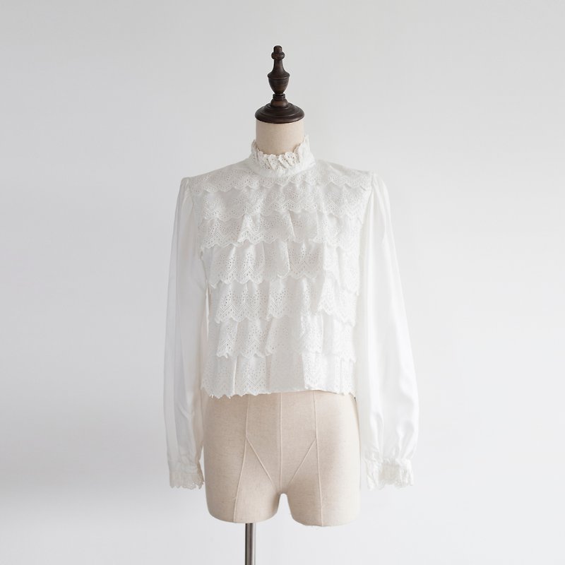 。ms。Vintage Tiered Eyelet Cupcake Blouse - Women's Shirts - Polyester White