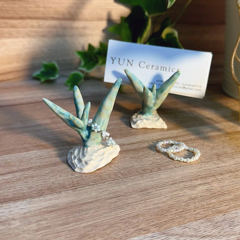 [Pottery Succulent Plant-Sansevieria] Fragrance essential oil diffuser Stone business card holder ring stand handmade gift - Fragrances - Pottery Green