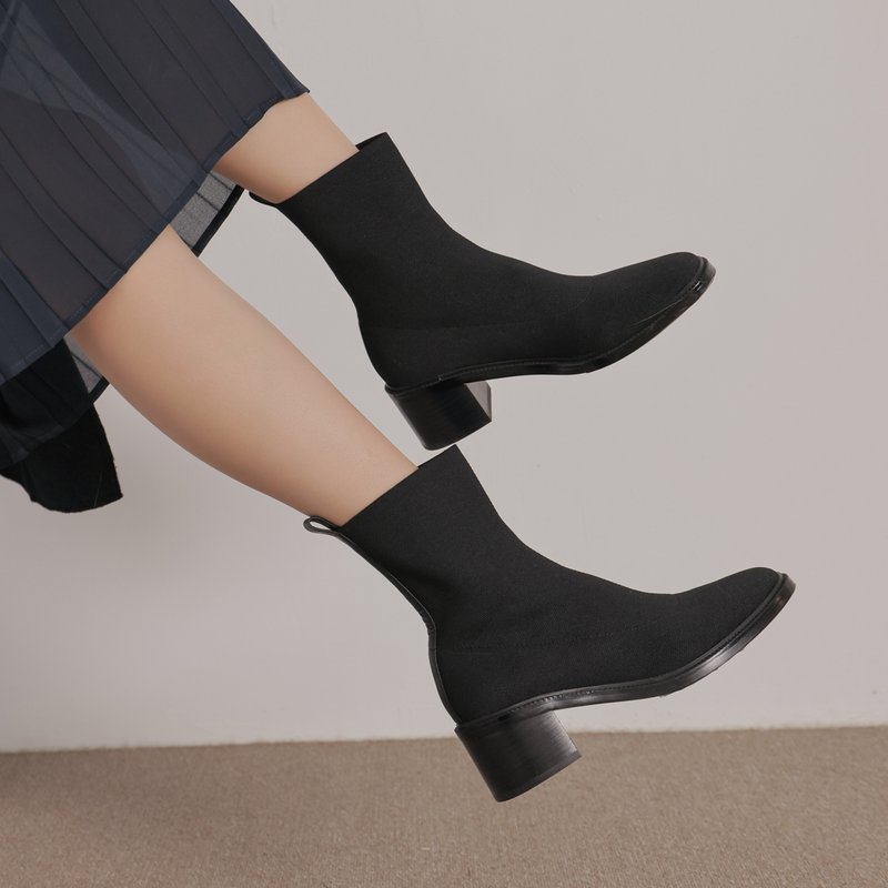 Skin-fitting socks-wool boots-black - รองเท้าบูทสั้นผู้หญิง - หนังแท้ สีดำ