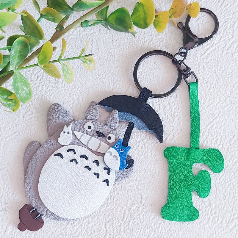 Handmade Personalized Leather Keychain Flying Totoro with Initial - 鑰匙圈/鎖匙扣 - 真皮 