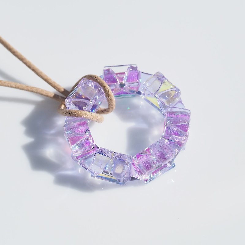 【Premium】光るガラスの輪(オーロラリング【ミニ】【マジック】)ネックレス 【受注制作】 - ネックレス - ガラス パープル