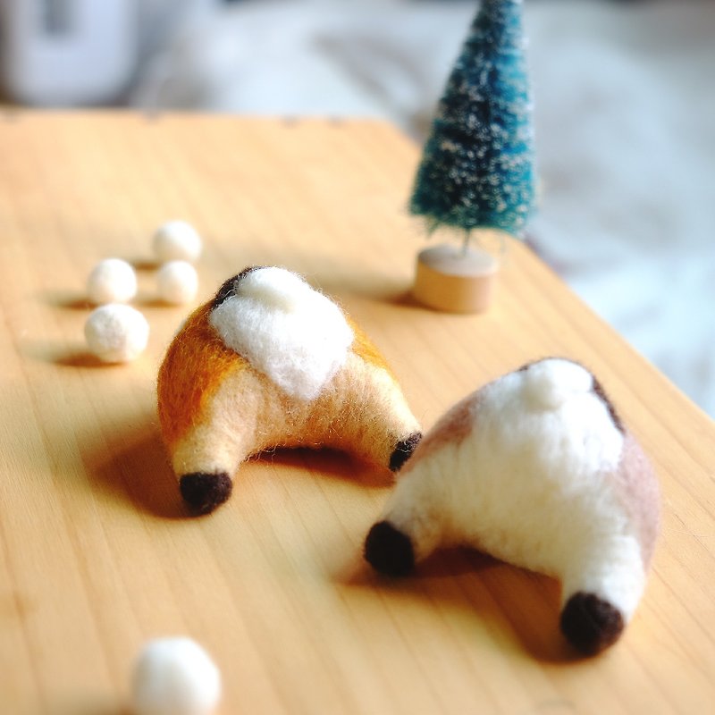 <Christmas Limited> elk ass brooch / magnet - small section - เข็มกลัด - ขนแกะ 