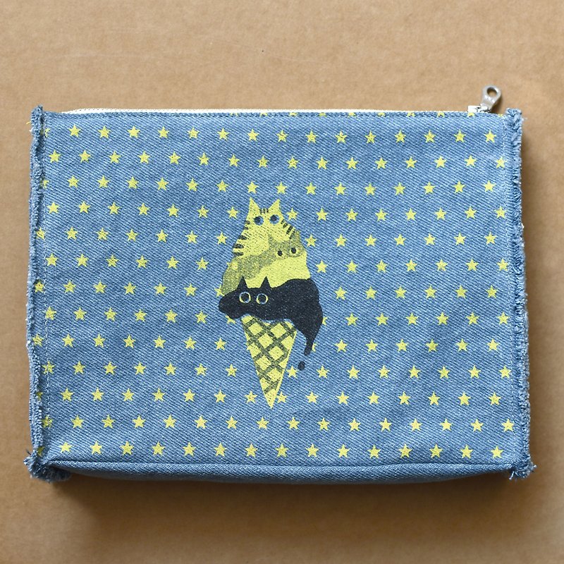 We are melting for you melting ice cream cat wash blue denim cosmetic bag / clutch - Clutch Bags - Cotton & Hemp Blue