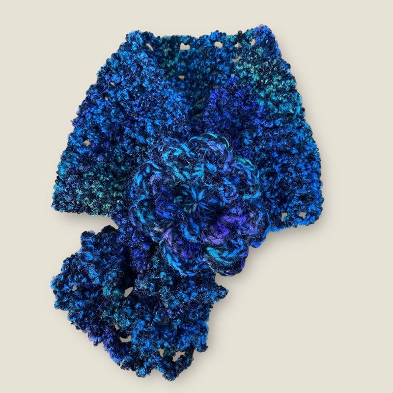 Handmade three-dimensional flower scarf deep sea Teal - ผ้าพันคอถัก - ขนแกะ 