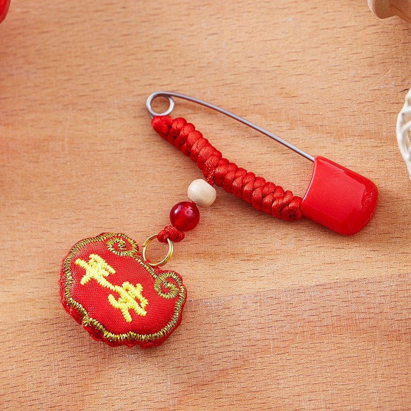 Safe and Sound Charm Pin - (Consecration included) Blessing / Avoid Crying - Badges & Pins - Cotton & Hemp Red