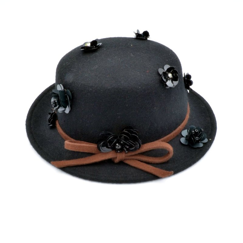 TIMBEE LO 黑色珠片花羊絨淑女帽子 黑色珠片花卉手工製作 - 帽子 - 羊毛 黑色