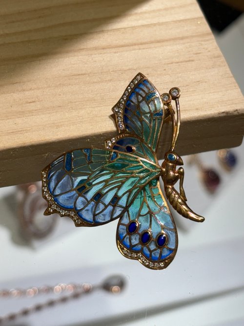 18Kゴールドの窓エナメル蝶ブローチ - ショップ fun-mjewelry ブローチ