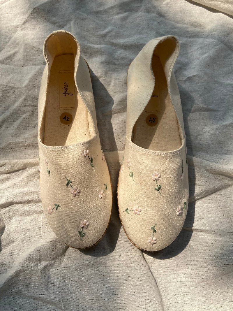 รองเท้าผ้าฝ้ายแฮนด์เมดปักมือ - รองเท้าลำลองผู้หญิง - ผ้าฝ้าย/ผ้าลินิน ขาว