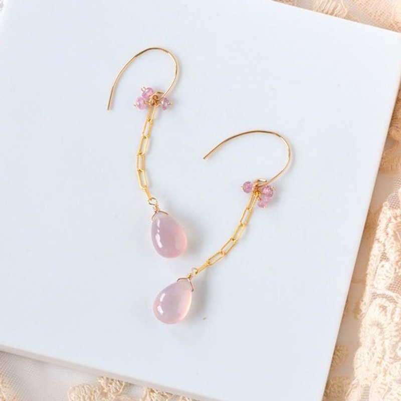 Lavender Chalcedony x Lavender Sapphire Chain Earrings 14kgf - ต่างหู - เครื่องเพชรพลอย 