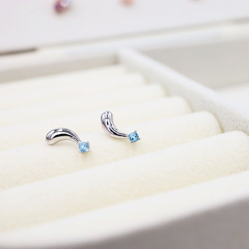 Keeva Jewellery 藍晶 925純銀 微笑豆豆 耳環 • Little Bean