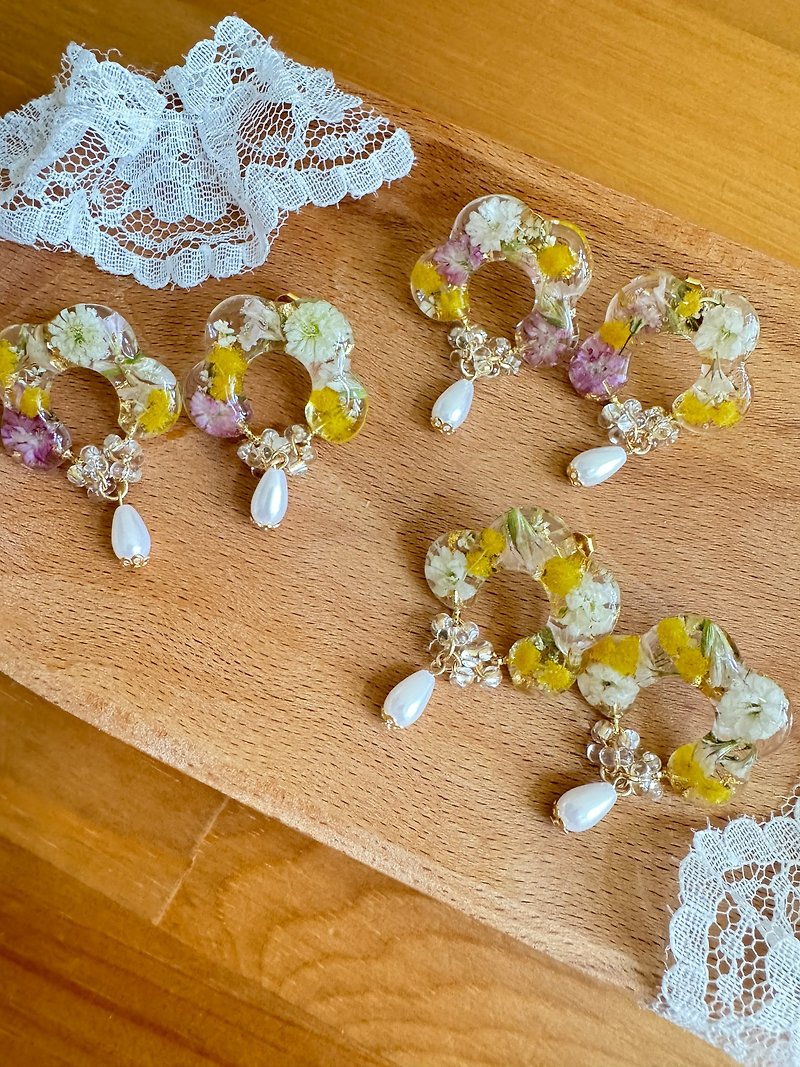 Japanese sweet hollow flower fishing pearl earrings - ต่างหู - เรซิน สีม่วง
