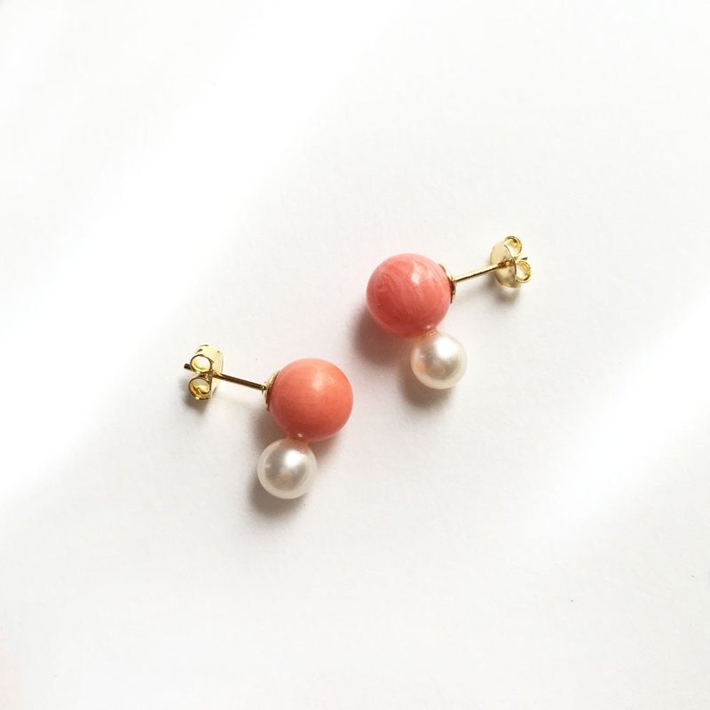 K14gf Dyed Coral and Pearl Stud Earrings - 耳環/耳夾/耳骨夾 - 珍珠 橘色