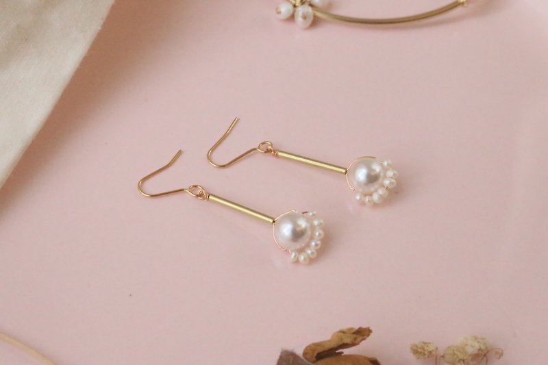Pearl brass earrings 0738 smile - Earrings & Clip-ons - Gemstone White