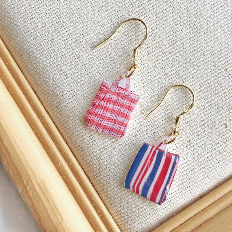 HKPaletteEarring - red, white and blue plastic bag (hanging) (earrings) - ต่างหู - เรซิน หลากหลายสี