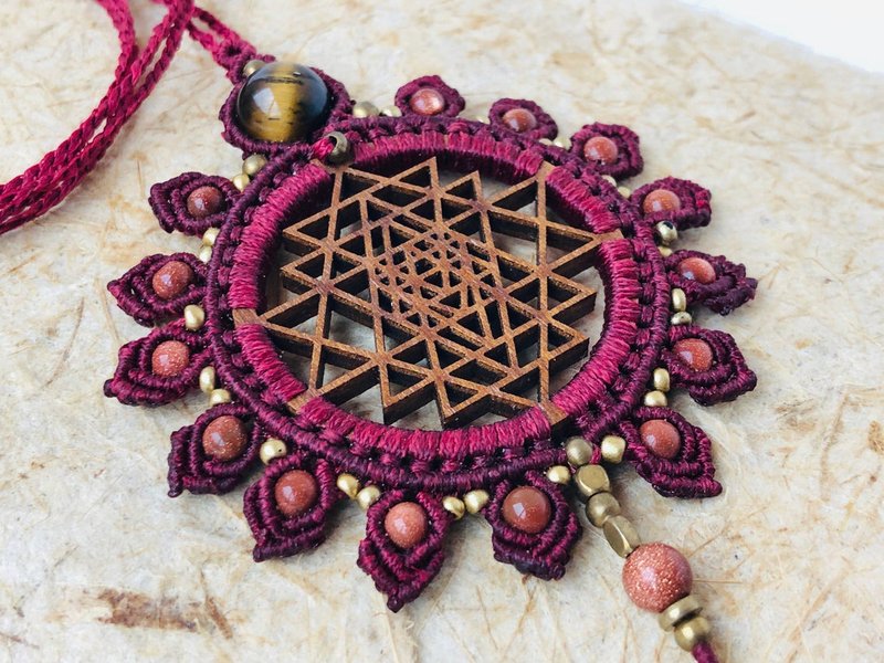 Small Sri Yantra Necklace - 項鍊 - 木頭 紫色