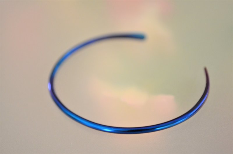 Blue titanium bangle, inner diameter 49mm, oval model - สร้อยข้อมือ - โลหะ สีน้ำเงิน
