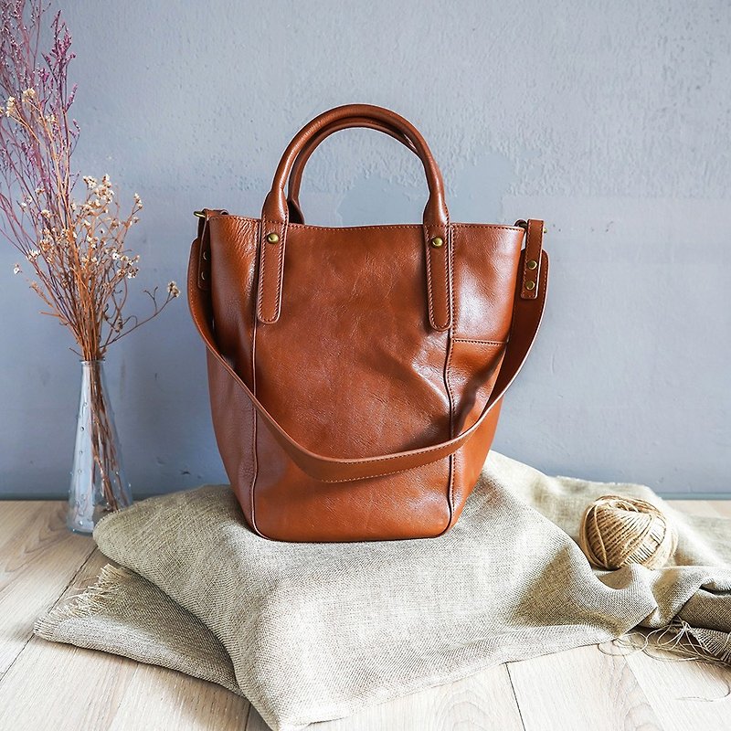 Random Leather Tote Bag 22248 Brown - กระเป๋าแมสเซนเจอร์ - หนังแท้ สีส้ม
