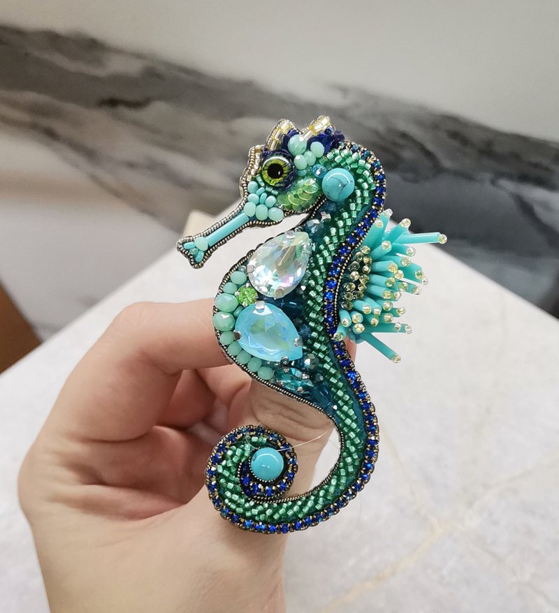 Seahorse jewelry brooch beaded - 胸針 - 其他材質 綠色