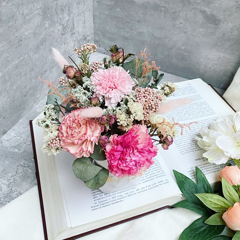 [Carnation Preserved Flower Platinum Luxurious Marble Potted Flower] Gentle Backing—Unconditionally Supportive Mother - ช่อดอกไม้แห้ง - พืช/ดอกไม้ สึชมพู