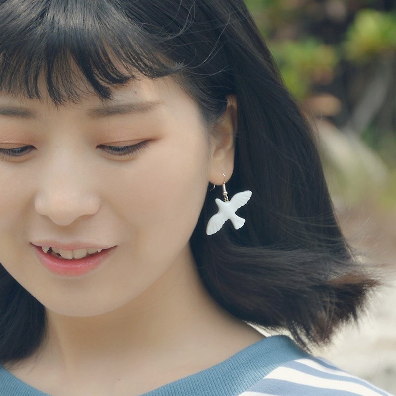 Ceramic bird earrings fresh girl temperament ear clip art gifts - ต่างหู - ดินเผา ขาว
