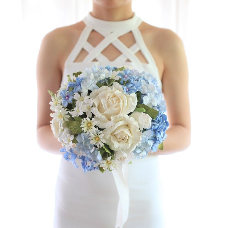 MB303 : ช่อดอกไม้เจ้าสาว สำหรับถือในงานแต่งงาน ในโทนสีฟ้าขาว - งานไม้/ไม้ไผ่/ตัดกระดาษ - กระดาษ สีน้ำเงิน