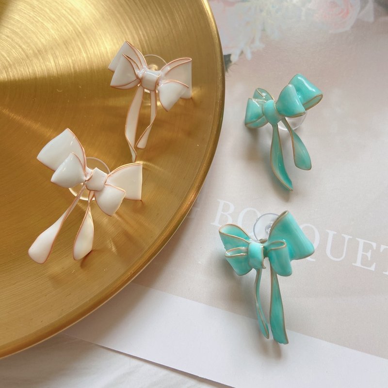 【AurorA Treasure Box】A048─Elegant Bow-Elegant White-Ear Needle - ต่างหู - เรซิน 