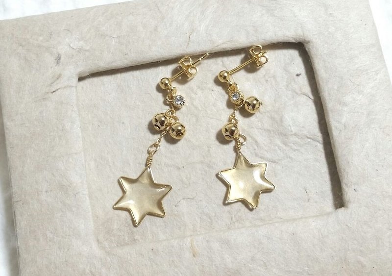 twinkle star pierced earrings or clip-on earrings - ต่างหู - เรซิน สีทอง