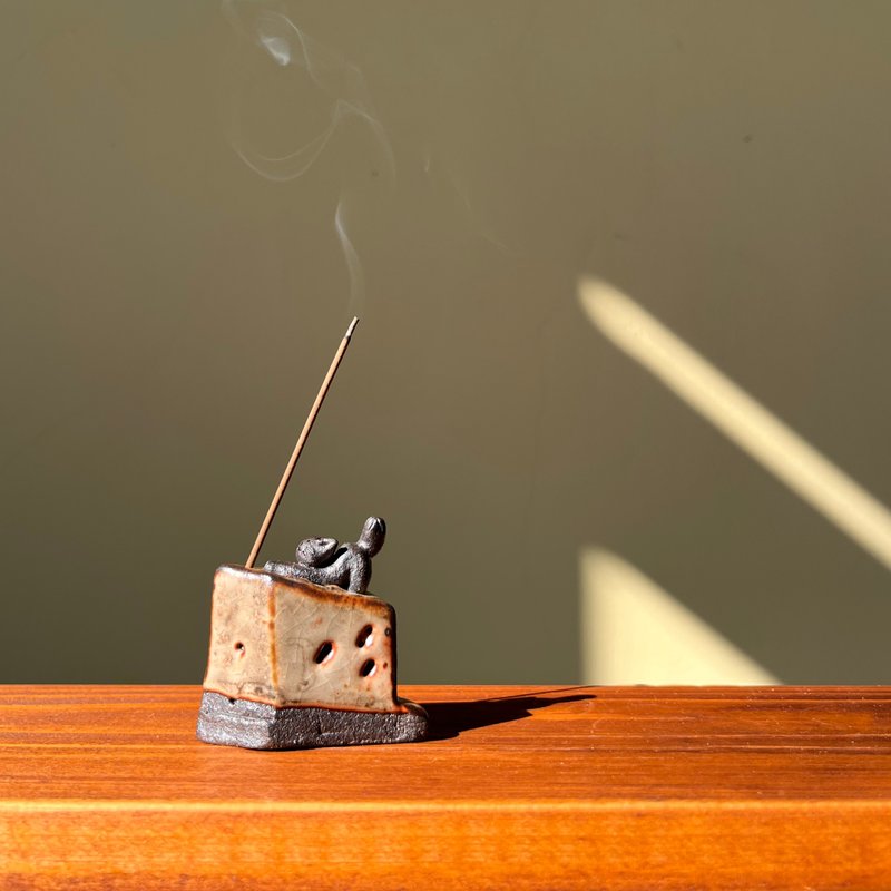 屋頂上的愜意時光 / 線香立 / 陶 - 香氛/精油/擴香 - 陶 金色