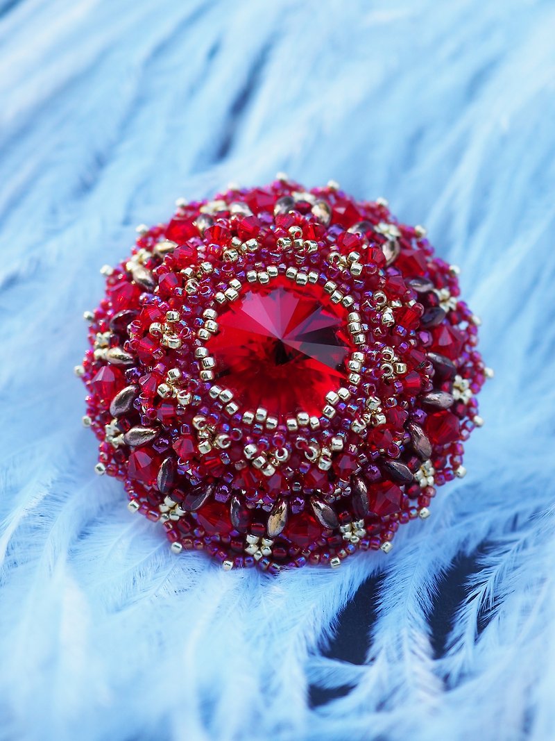 วัสดุอื่นๆ เข็มกลัด สีแดง - Red and gold crystal brooch in vintage style Rhinestone statement hat pin